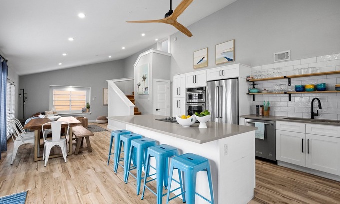 Port Aransas Casa | Camina hasta la playa - Bellamente remodelado - ¡para 12 personas!