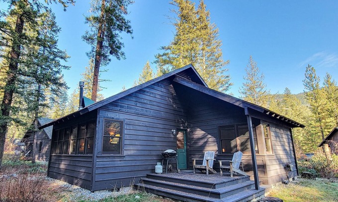 Mazama Cabina | Easy Winters - one bedroom cabin at Wilson Ranch