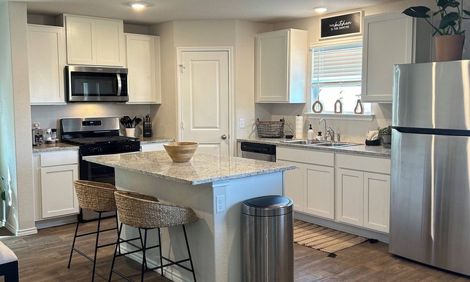 San Antonio Apartamento | Eat-Play-Rest at Red Bird Ranch -The Toucan