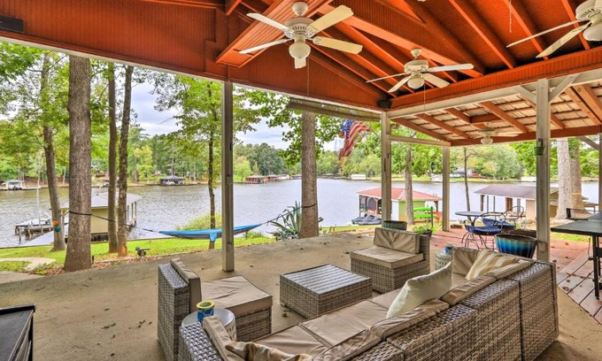 Milledgeville Casa | Eatonton Getaway on Lake Sinclair with Dock!