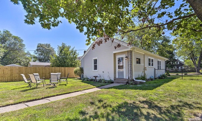 Eau Claire Casa | Eau Claire Home w/ Fire Pit < 2 Mi to Dtwn!