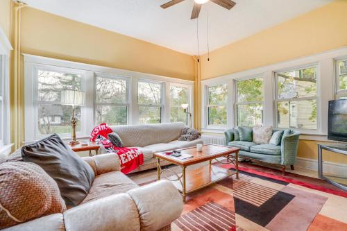 Eau Claire Casa | Eau Claire Retreat Close to Campus and Dtwn!