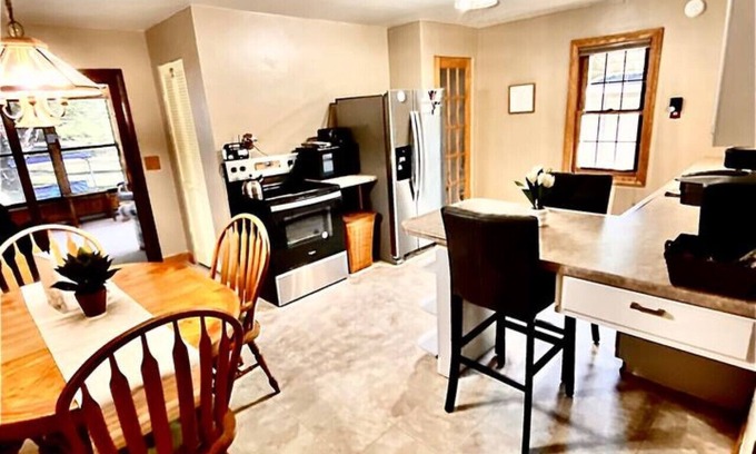 Eau Claire Casa | Eau Claire’s south side, Sunroom, 3BR,4 beds, 1BA