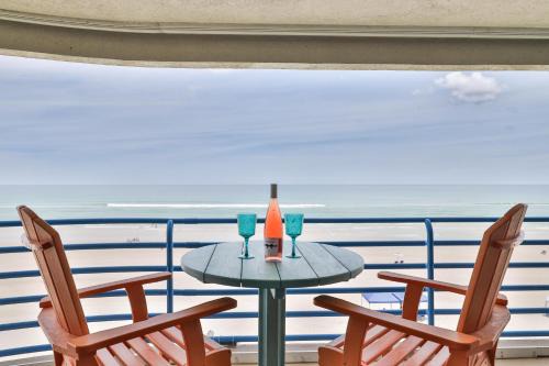 New Smyrna Beach Apartamento | Ebb Tide 407-Oceanfront 3-3 End Unit With Breathtaking Views