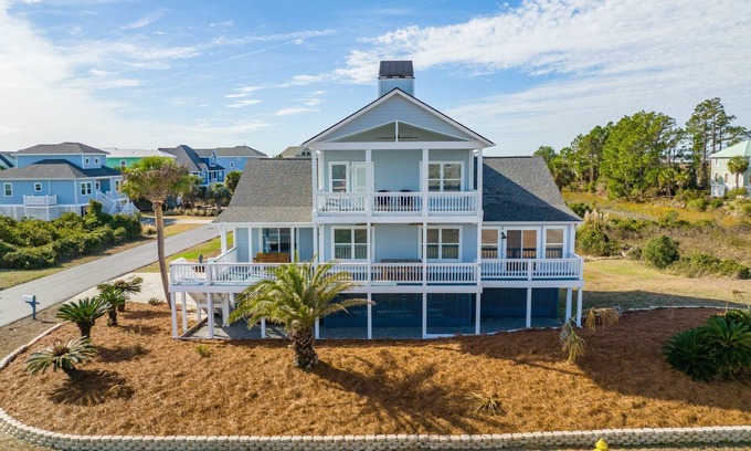 Beachwalk Casa | Ebb Tide Beach Cottage on Harbor Island: Ocean Views, Resort Pool, and Family Fun!