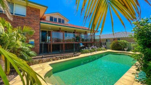 Caves Beach Casa | Ebbtide at Caves - 500 m to beach