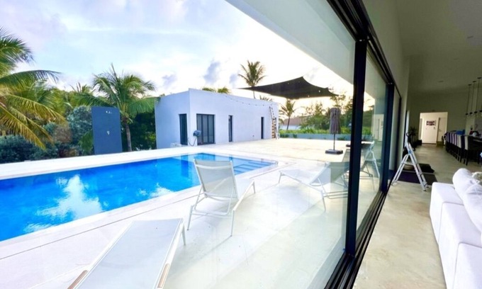Inch Marlowe Casa | Echo Beach - A Modern Beach House On The Beach Five Minutes From The Airport