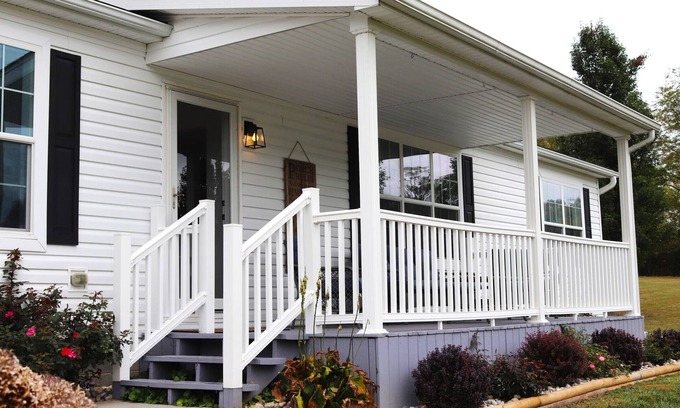 McArthur Cabina | Echo Hill - cabin close to Hocking Hills, comfortable, king suite, hot tub!