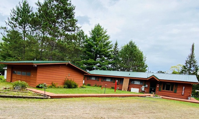 Mercer Casa | Echo Lake Retreat Relax & Play in the great northwoods! Pier, Utv, Snowmobile.
