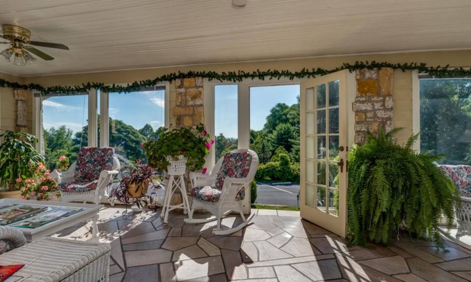 Laurel Park Cama Y Desayuno | Echo Mountain Inn