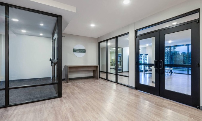 Cascades Hotel | Echo Suites Sterling