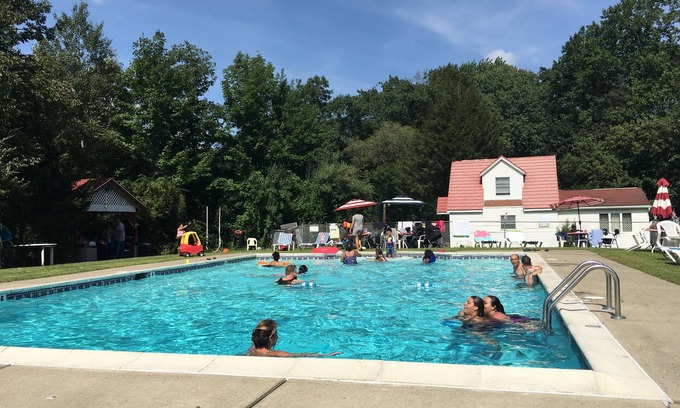 East Stroudsburg Cabaña | Echo Valley Cottages