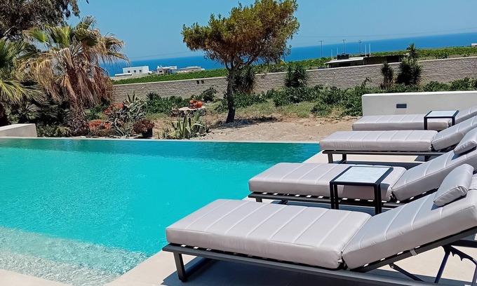 Kamari Villa | Echo Villa