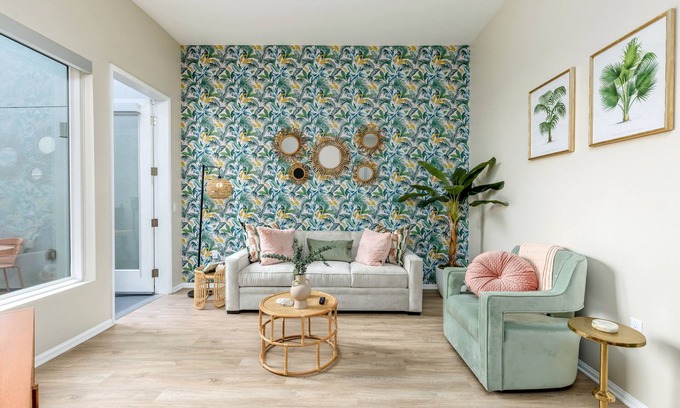 North Park Apartamento | Eclectic : 65” TVs : Fast Wi-Fi : Parking : Pets : Bohemian