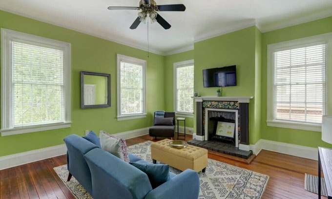 Savannah Victorian District Condominio | Eclectic Abode, Funky | Fun | Dog-Friendly!