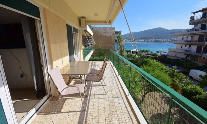 Porto Rafti Apartamento | Eclectic Apartment with Stunning Seaview