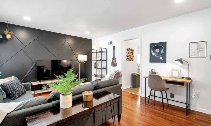 Wichita Casa | Eclectic Escape - Cute and Cozy - King