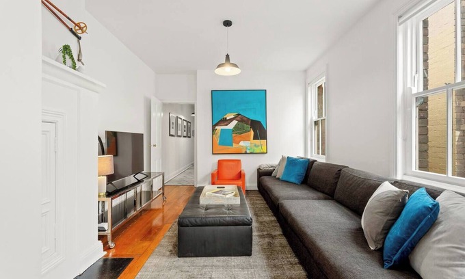 Millers Point Apartamento | Eclectic Heritage Comfort with Terrace and Views