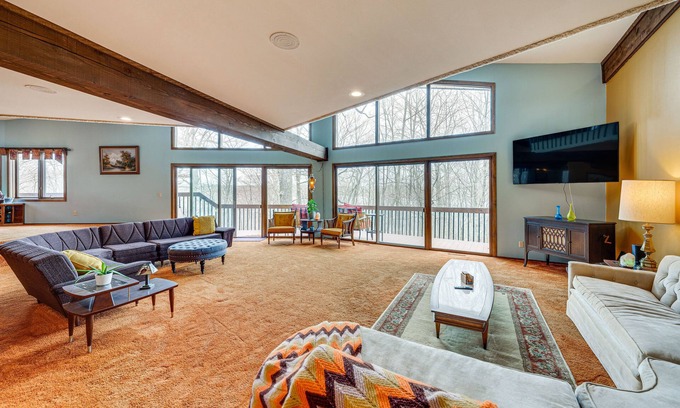 Hubertus Casa | Eclectic Hubertus Home w/ Game Room & Fire Pit!