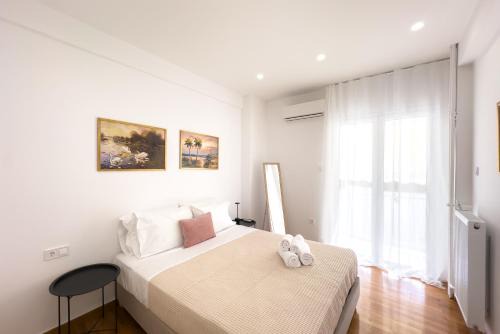 Vyronas Apartamento | Eclectic Moonstone apartment in Athens