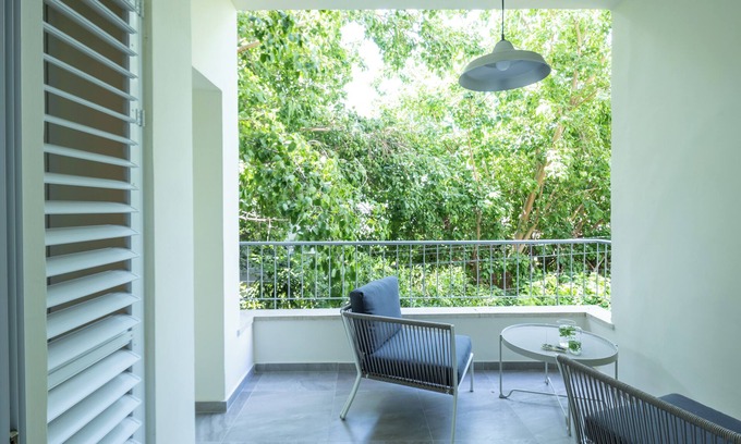 Tel Aviv City Center Apartamento | Eclectic Rabin Square Apt by Sea N' Rent