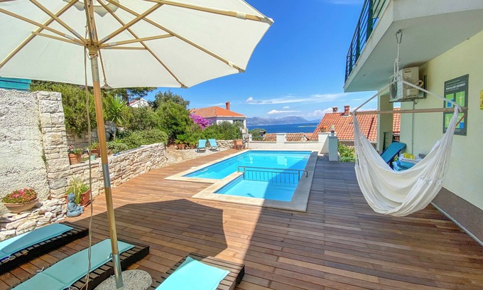 Lumbarda Apartamento | Eco Apartments Sunshine with heated pool