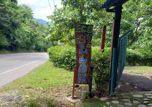 Guachaca Casa | Eco-Cafe El Mirador