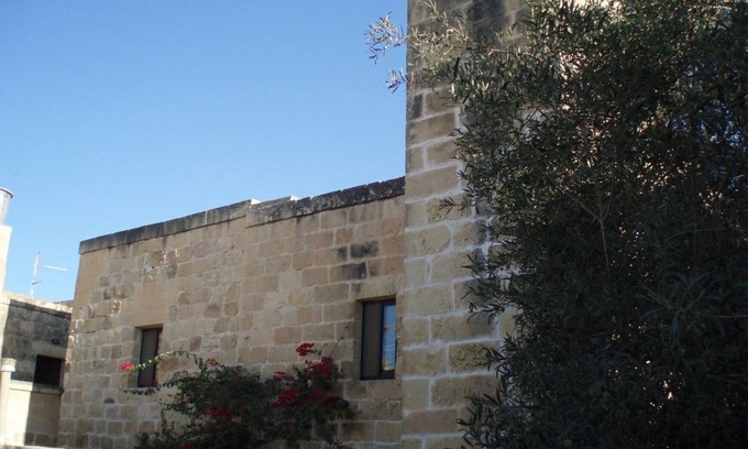 Xewkija Casa | Casa de campo del siglo XVII con certificación ecológica con una gran piscina privada y jardín