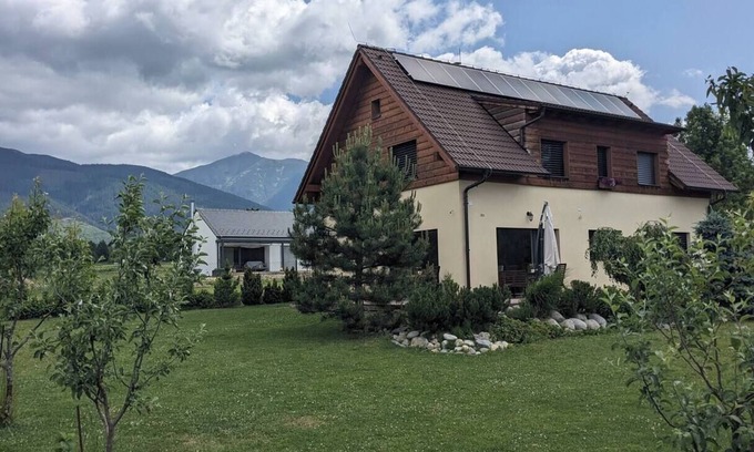 Ziar Chalet De Esquí | Eco clay & straw villa with mountain scenery