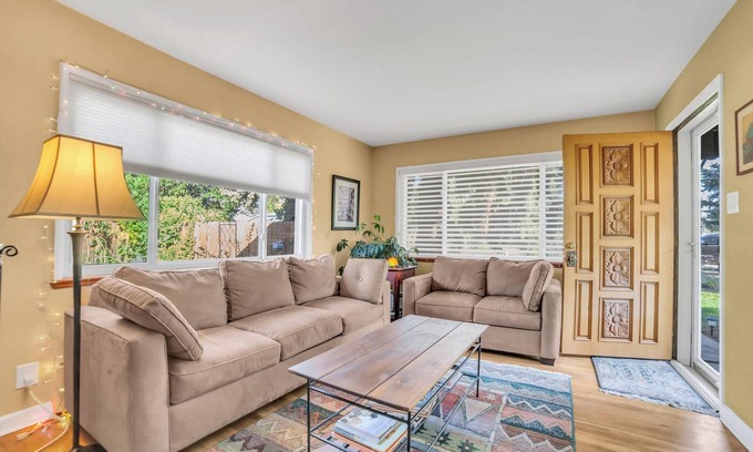 Athmar Park Casa | Eco-Friendly 2BR Bungalow w/ Garden Oasis+ Office space