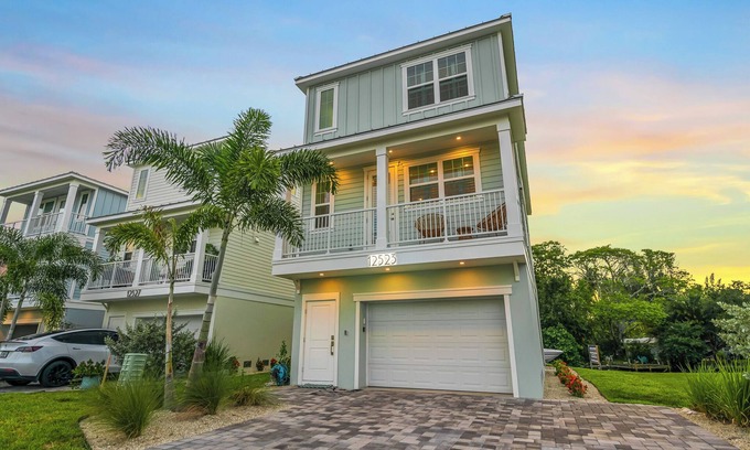 Cortez Casa | Canal Front Smart Home, Cornhole and Patio -Sea Salt at Hunter's Point