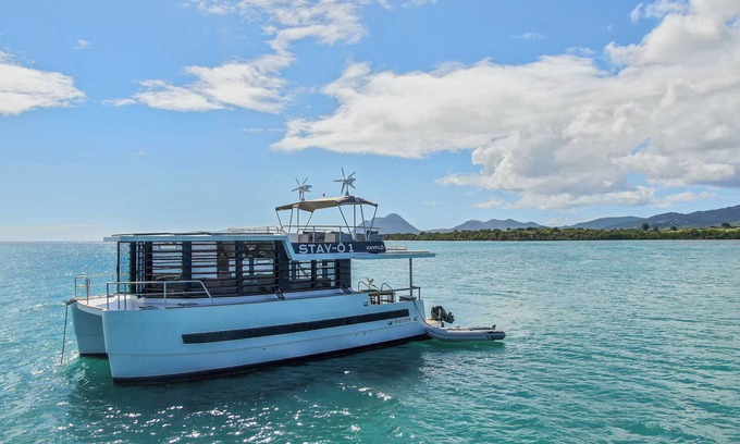 Tartane Alquiler De Eote | Eco-friendly, designer houseboat lodge in Pointe du Bout (Trois Ilets).