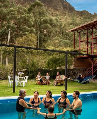 Huarocondo Casa | Eco Lodge Cabañas con Piscina