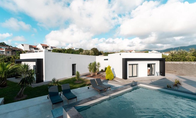 Ribeira Grande Cabina | Eco Surflodge Azores