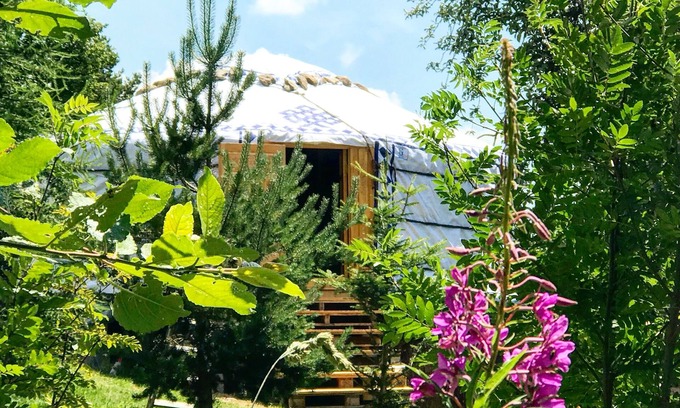 Saint-Antheme Alquiler De RV | Eco Yourte Les Airelles