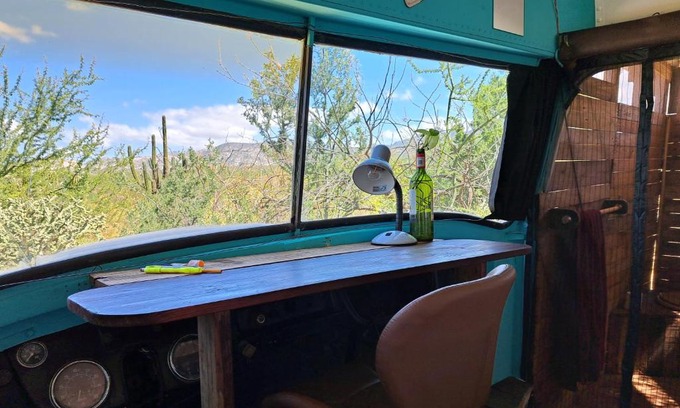 La Paz Otro | EcoBus rodeado de naturaleza y con vista a las montañas