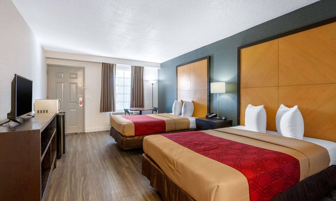 Tampa Hotel | Econo Lodge Airport at RJ Stadium
