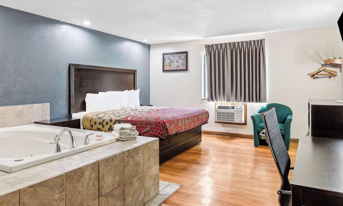 Montrose Hotel | Econo Lodge Akron Copley Northwest