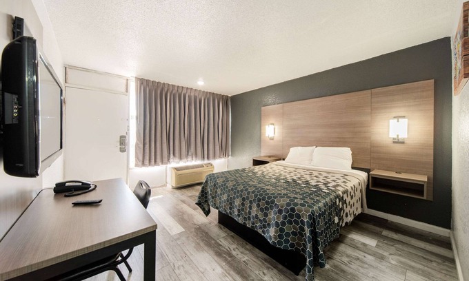 Central Oklahoma City Hotel | Econo Lodge And Suites Bricktown
