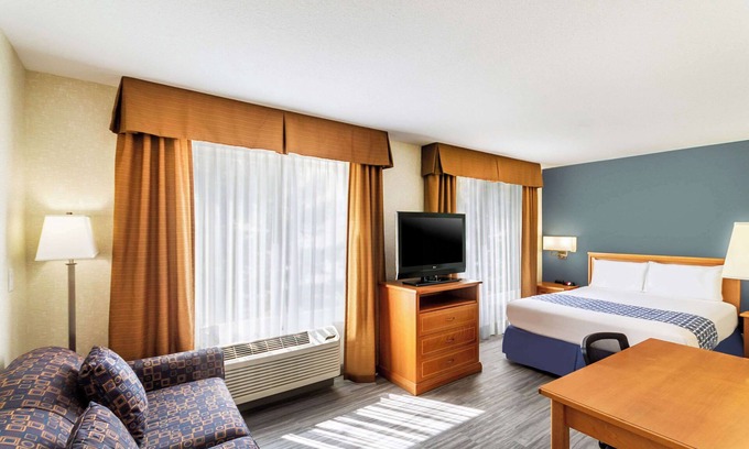 Banff Trail Hotel | Econo Lodge Inn & Suites University