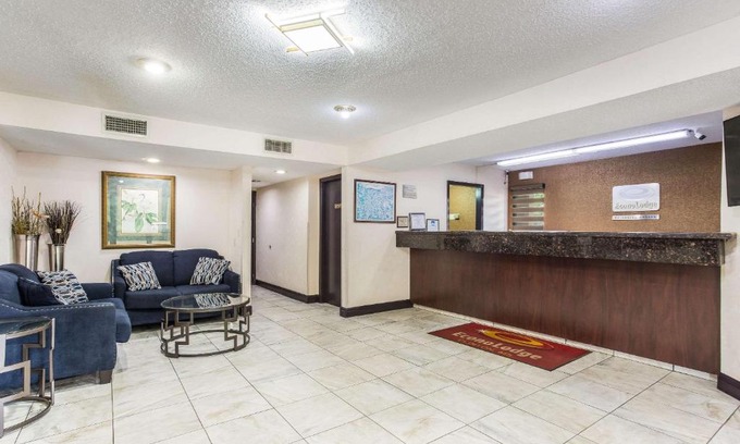 Clinton Cabina | Econo Lodge