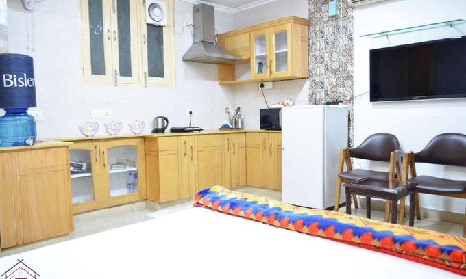 Greater Kailash Apartamento | Economical Cozy 1BHK Prime Location South Delhi 1