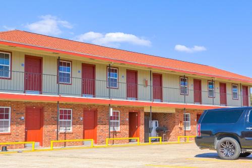 Lockport Hotel | Economy Inn By OYO Lockport near Houma