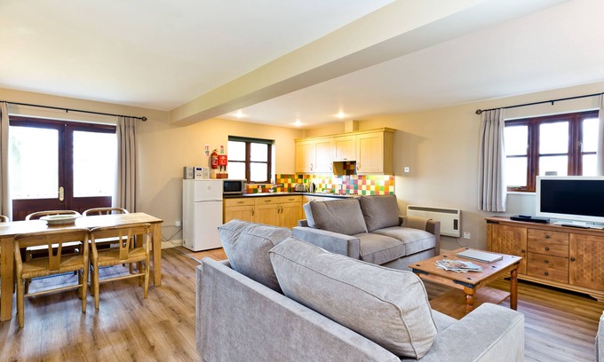 Knockerdown Apartamento | Edale Cottage With Shared Swimming Pool