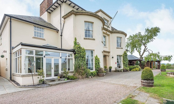 Kingswood Cabaña | Edderton Hall Country House
