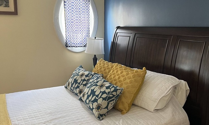 Berkeley Springs Casa | Eddies Place LLC