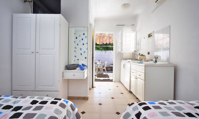 Limni Apartamento | Edelweiss studio 100m from the beach