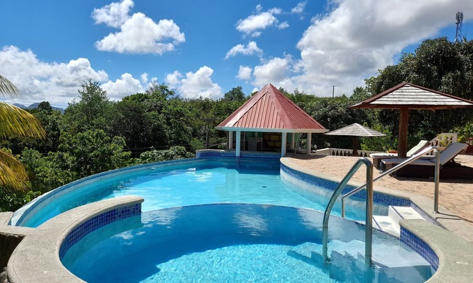 Anse La Raye Apartamento | Eden Crest Villa-Ocean and Mountain Views