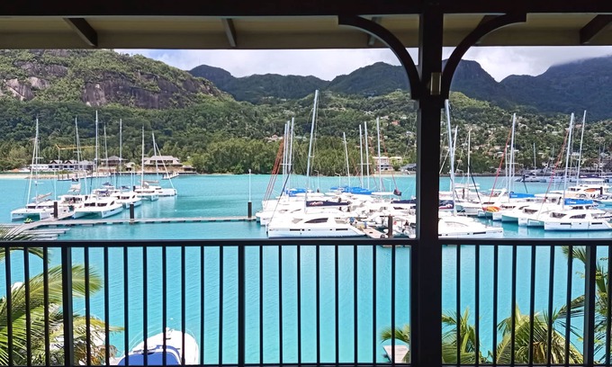 Eden Island Apartamento | Penthouse en Eden Island, con carro de golf, Wify, TV satelital y piscina