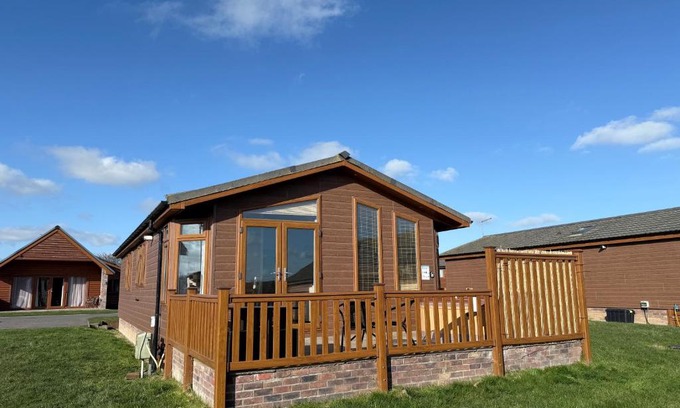Fitling Casa | Eden Lodge-Tranquil-Hot Tub-Fishing-7m to Beach